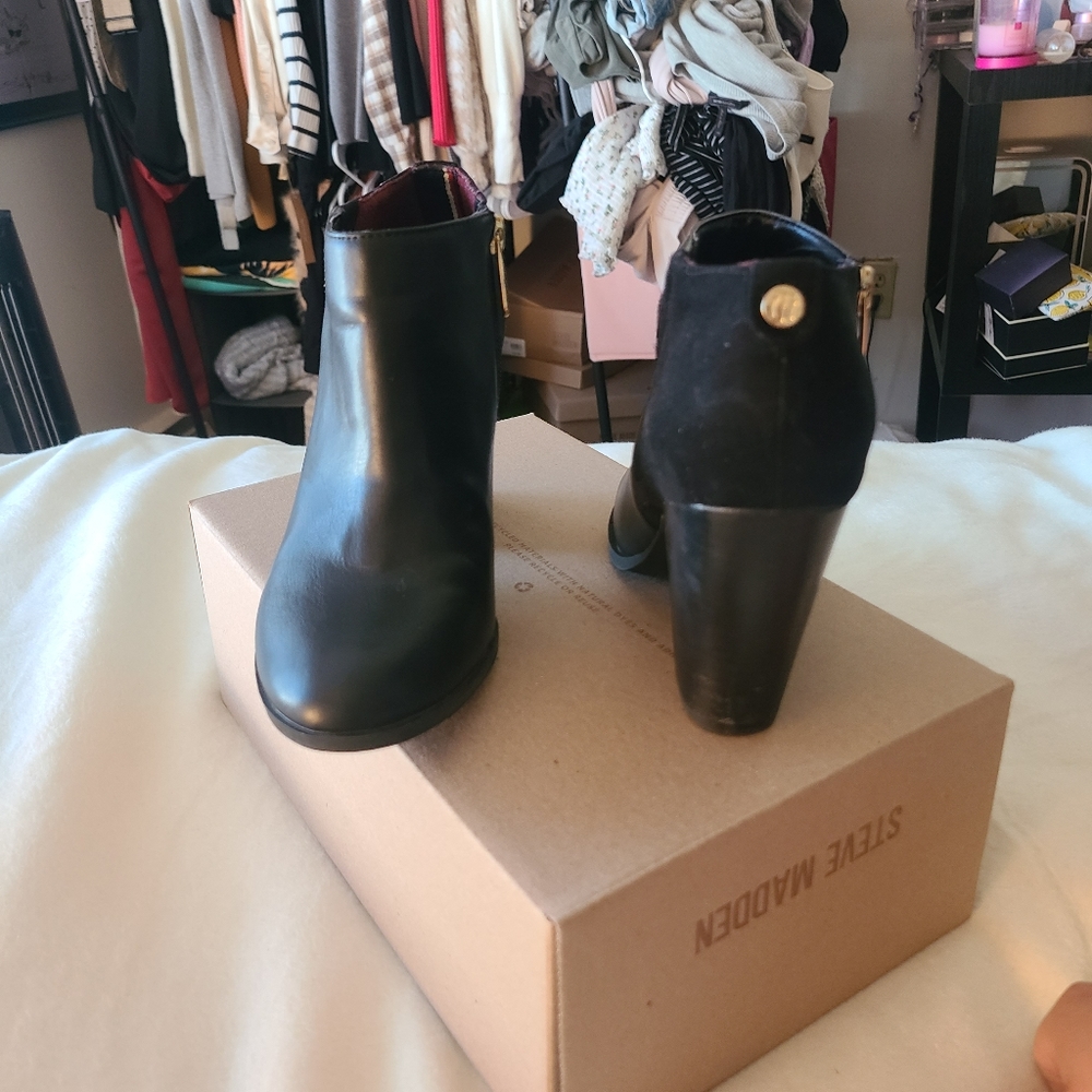 Tommy Hilfiger booties (7.5)